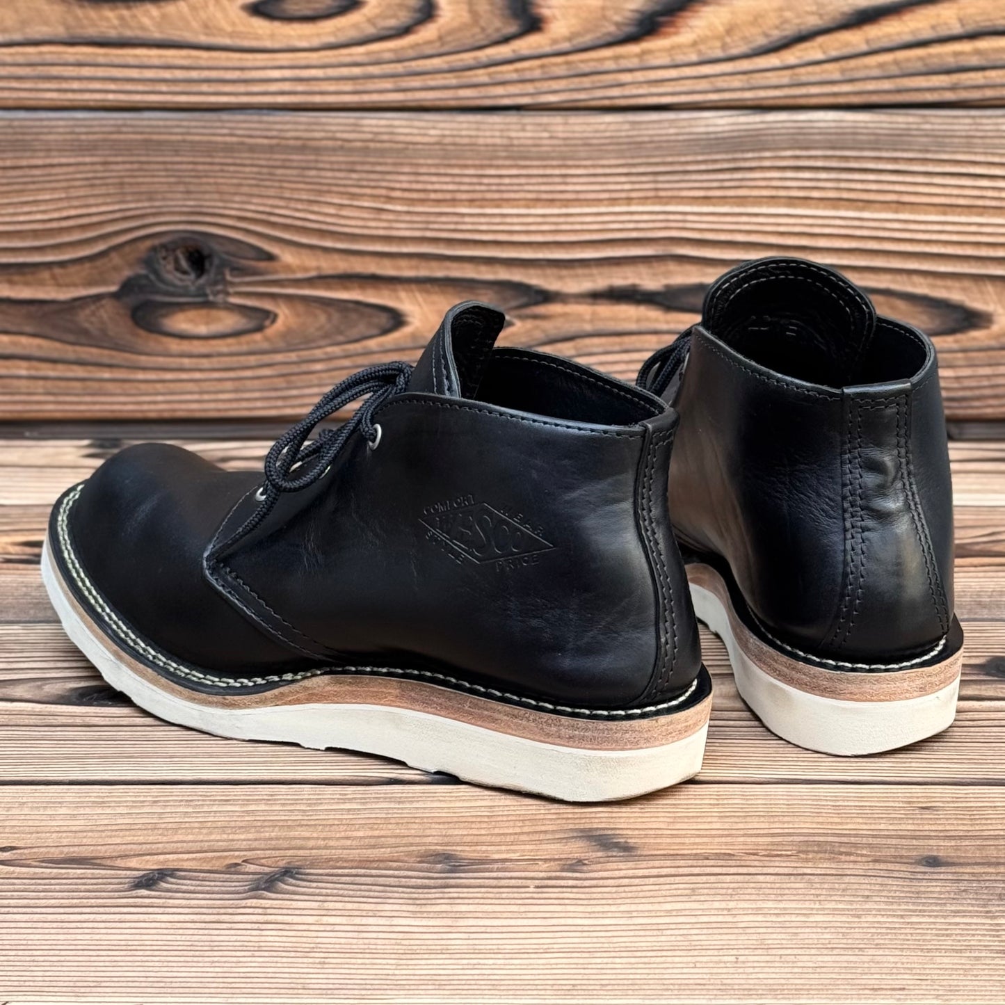 HORSEHIDE CHUKKA Black Horsehide #4014 Vibram Natural〈10E〉