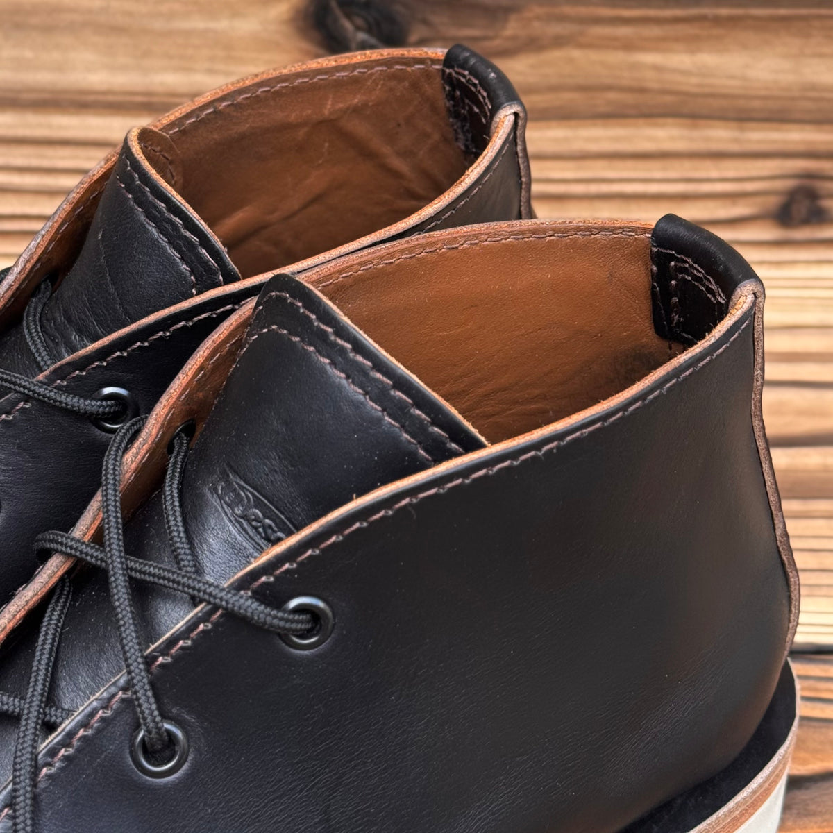 CHUKKA Horween Black Horsehide #4014 Vibram Natural〈8B〉