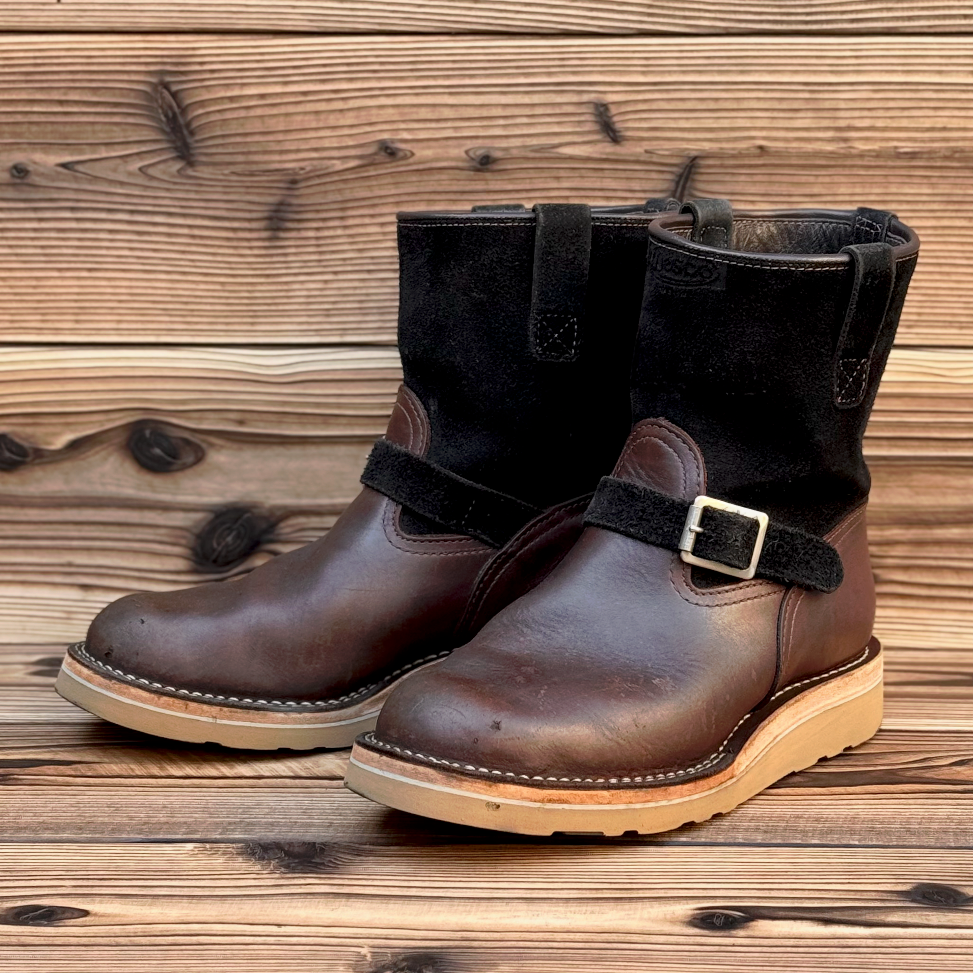 MORRISON Brown x Roughout Black 8 MORRISON Brown x Roughout Black 8